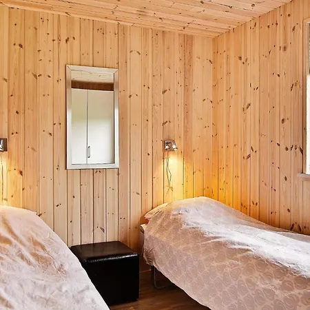 Dom wakacyjny Luxury Pool Retreat In Nordborg