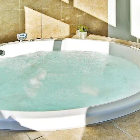 Luxury Pool Retreat In - By Traum 度假居 *
